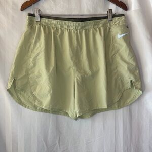 Nike Dri-Fit Tempo Luxe 4" Inseam Running Shorts Womens Large Green Lined